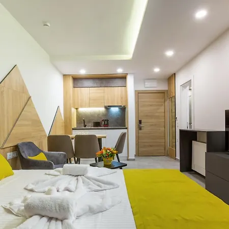 Inter Apartment *